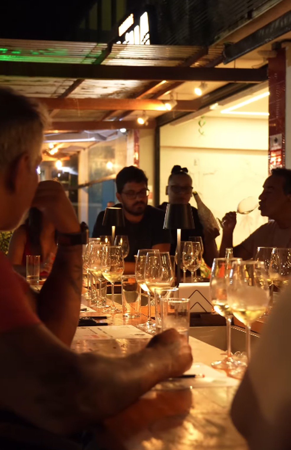Degustação às cegas no wine bar Praça 7 — Foto: Reprodução