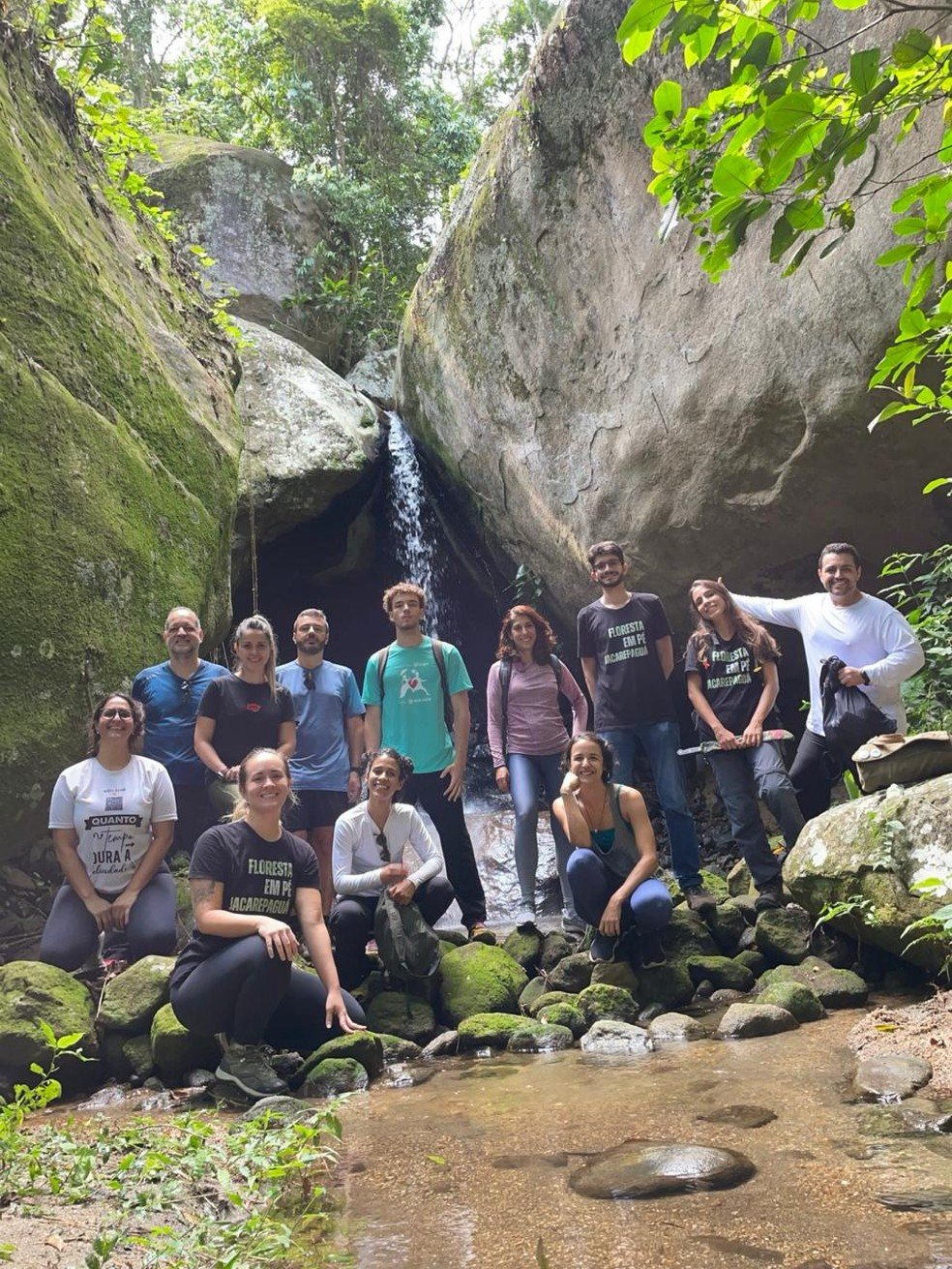 Grupo em caminhada pela Floresta do Quitite, em Jacarepaguá, organizada pela Associação dos Moradores e Amigos da Freguesia (Amaf) — Foto: Divulgação